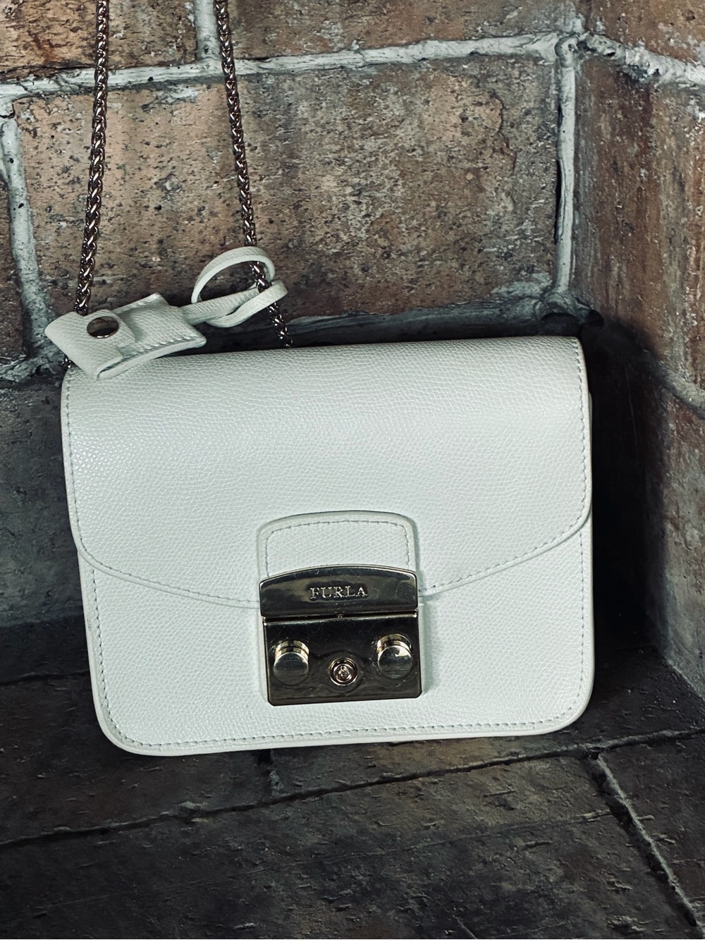 🤍🤎 Furla Metropolis Ivory Leather Crossbody with Gold Chain, Lock w Clochette